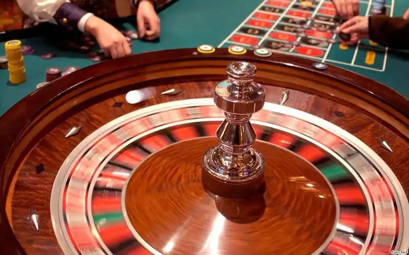 Live dealer Auto Roulette wheel with multi-camera broadcast on racik198 apk